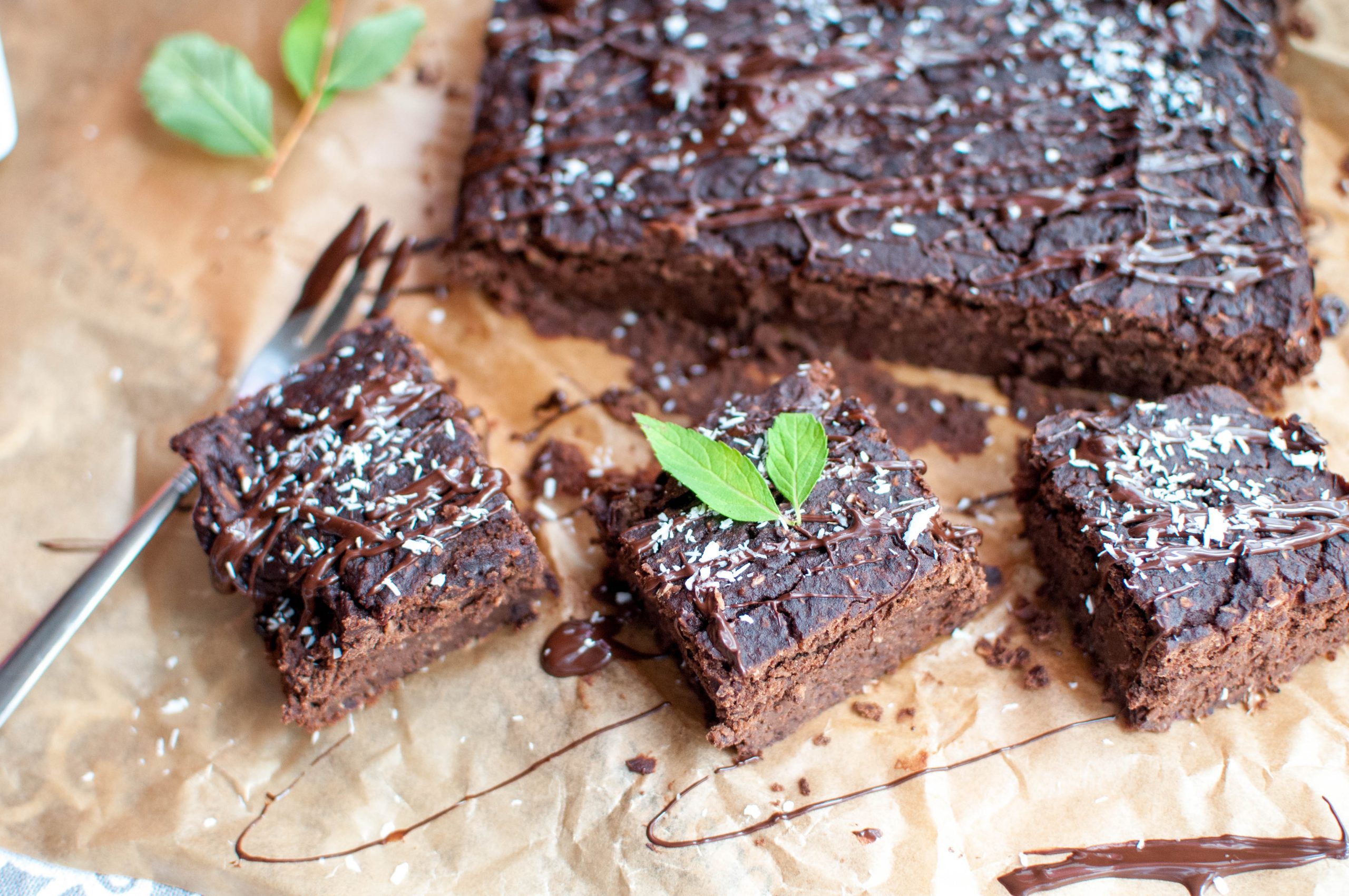 Mięciutkie, mocno czekoladowe brownie z fasoli – tylko 160 kcal